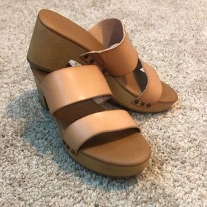 Universal Thread Sandals